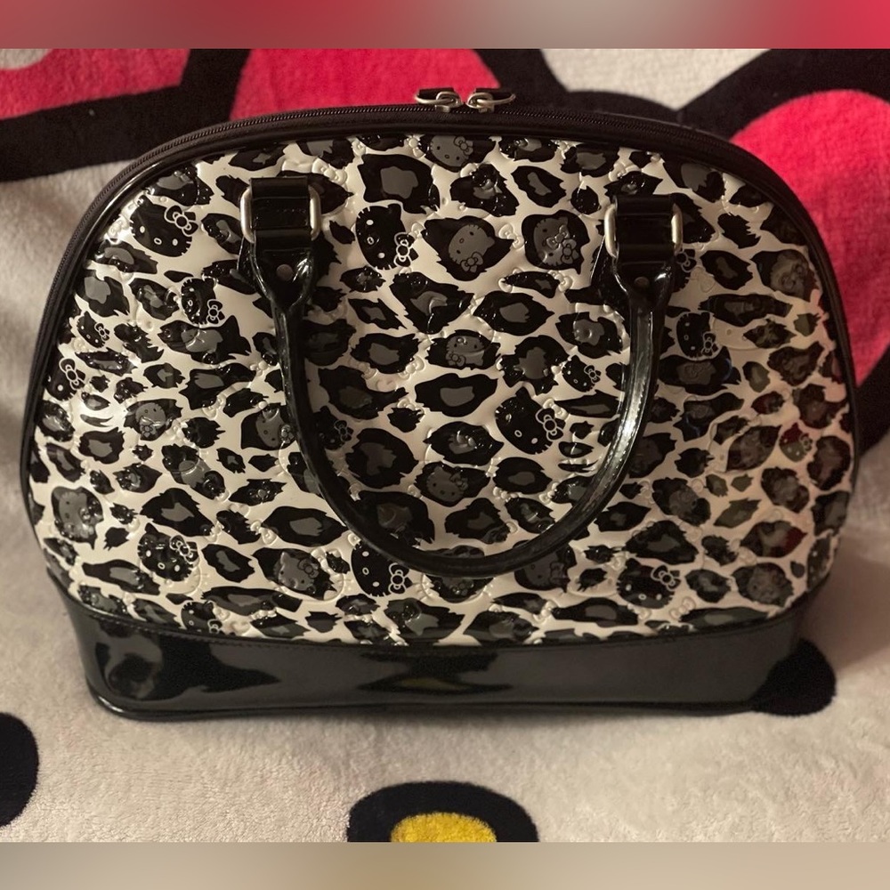 Hello Kitty Purse - Picture 2 of 3
